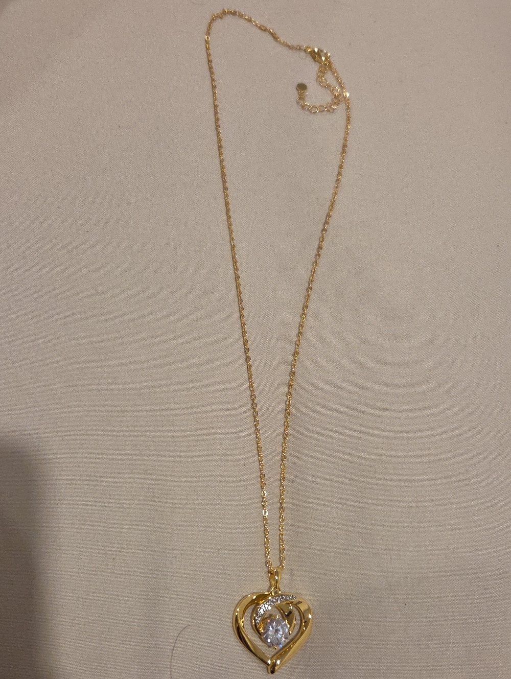 NWOT Zircon Heart Pendant Necklace